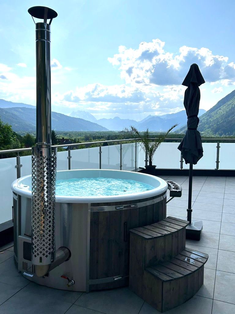 Lyon – Thermohout Rond Hottub met Externe Houtkachel - Massagejets, LED-Verlichting, Bubbelsysteem en Vrije Kleurkeuze