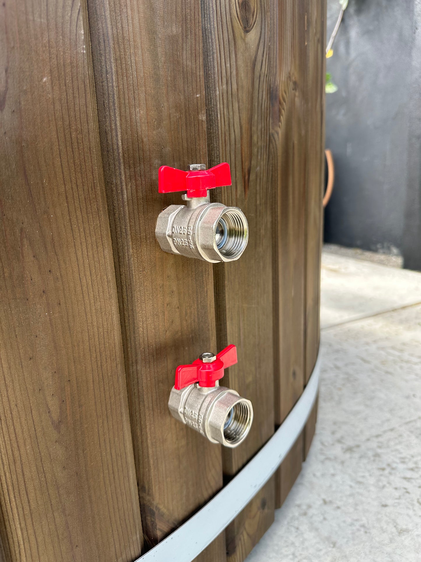 Malmo – Vierkante Luxe Hot Tub met Geïntegreerde Houtkachel - Massagejets, LED-Verlichting, Bubbelsysteem en Vrije Kleurkeuze