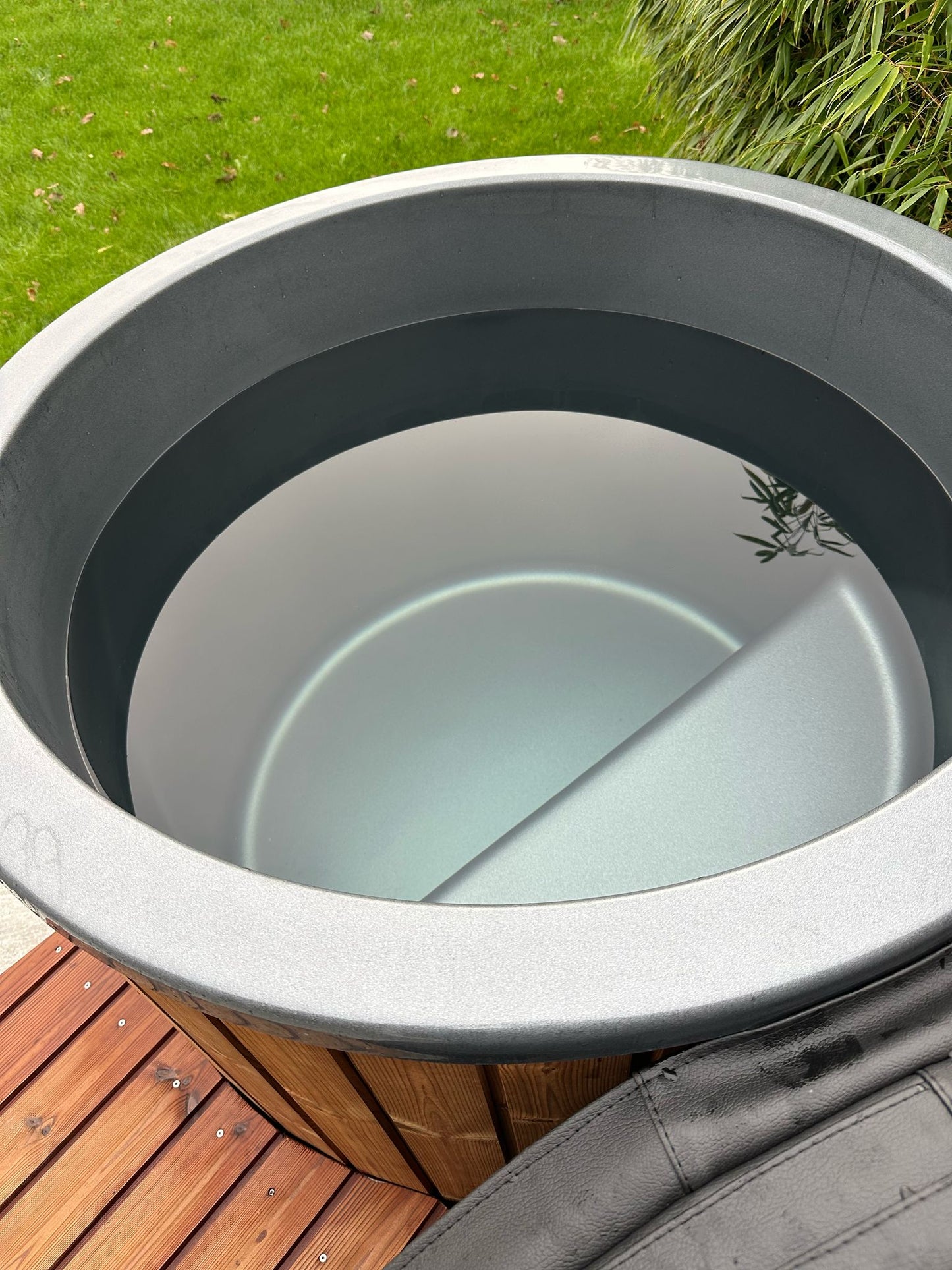 Stockholm Thermohout Ice Bath – Koudwaterbad - Cold Plunge – 400 Liter Ijsbad – Thermowood Buitenafwerking – Fiberglass Binnenkuip – Premium IJsbad Voor Koude Training / Koudwatertherapie - Voor Thuis / Commercieel gebruik